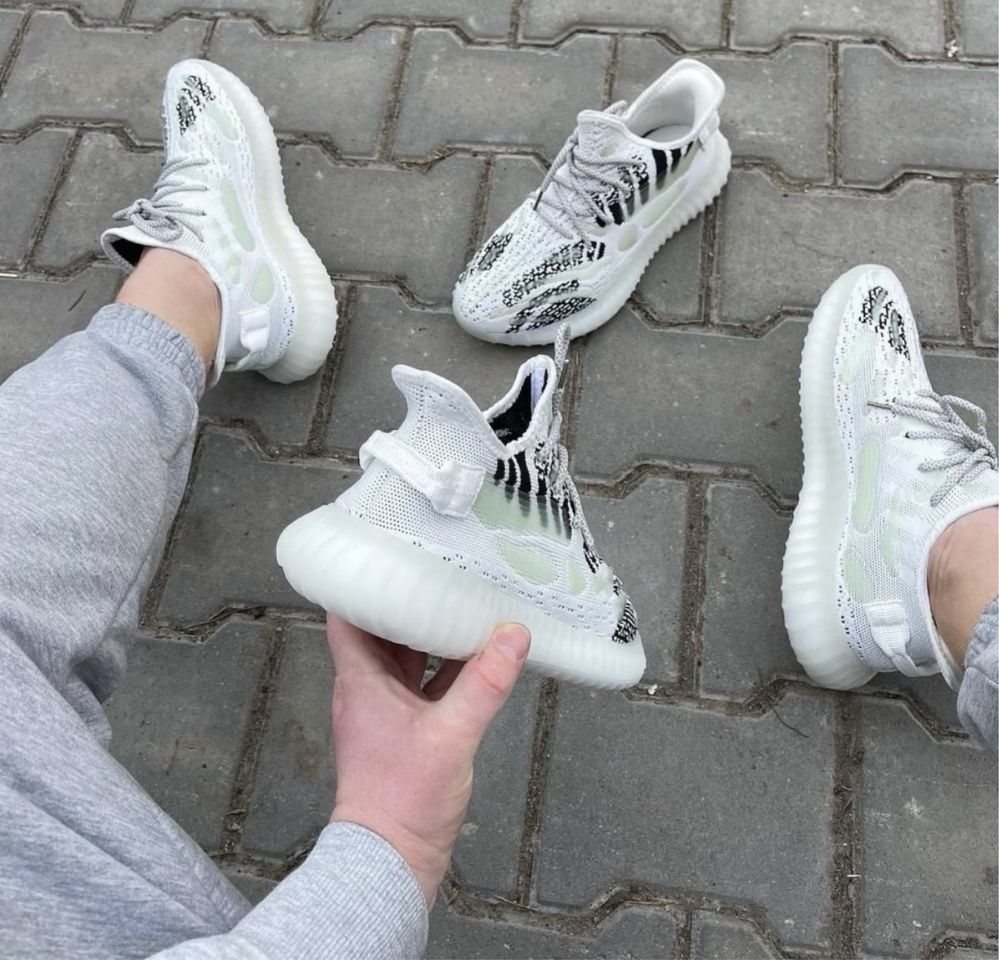 Кроссовки в стиле Adidas Yeezy Boost 350