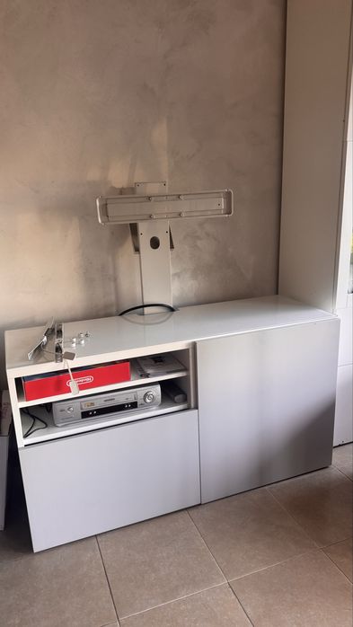 Móvel de TV IKEA com suporte para TV