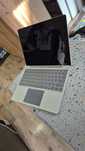 Laptop surface laptop go