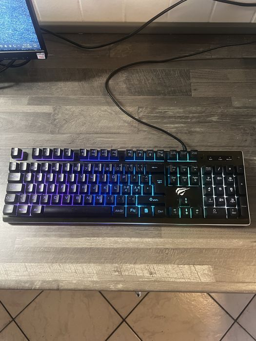 Gamingowy zestaw PC(Monitor, komputer, mysz i klawiatura)