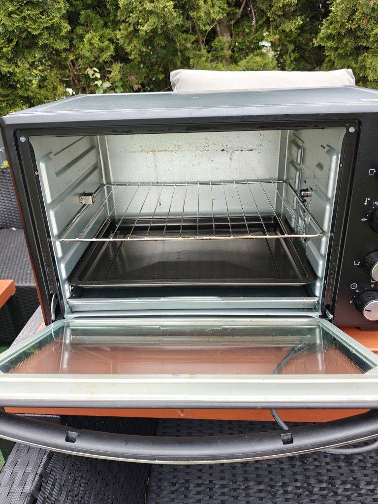 Piekarnik elektryczny 60l

Wysokość 41 cm

Szerokość 62 cm

Głębokość