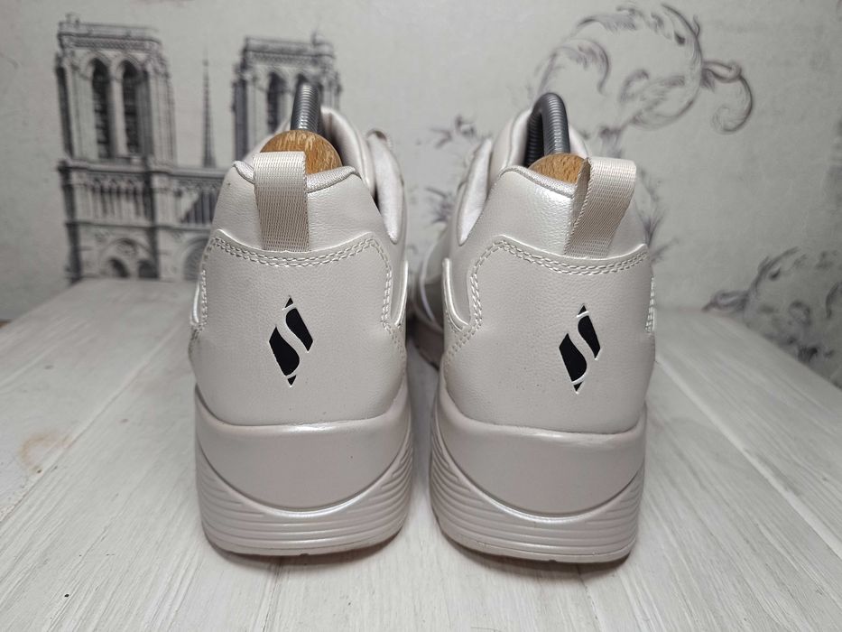 - Skechers Uno Stand On Air