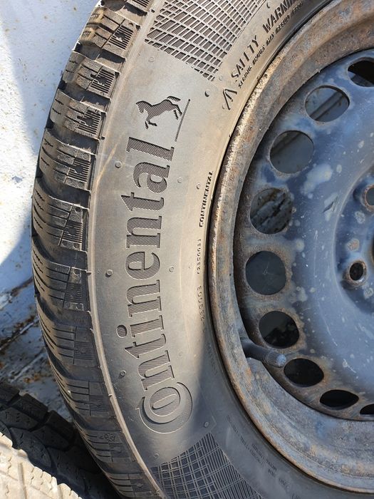 Продам зимнюю резину вместе с дисками 195/65 R15