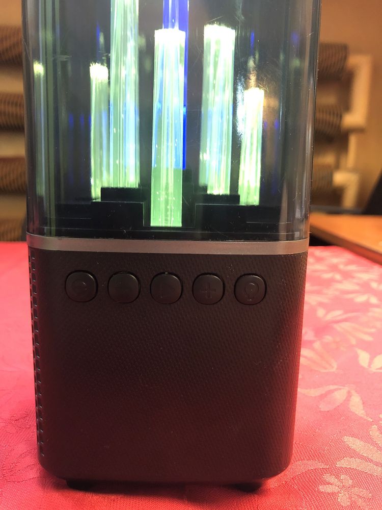 Głosnik bluetooth kolorowa kaskada świateł