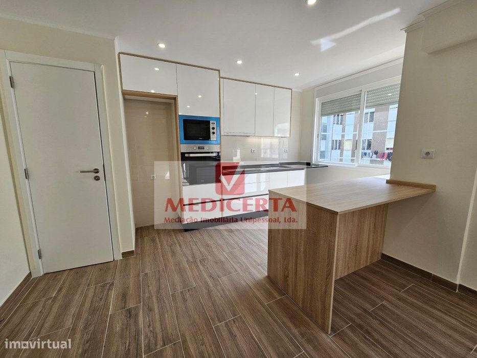 Agualva - Centro/estação T2 (80m2) Totalmente remodelado