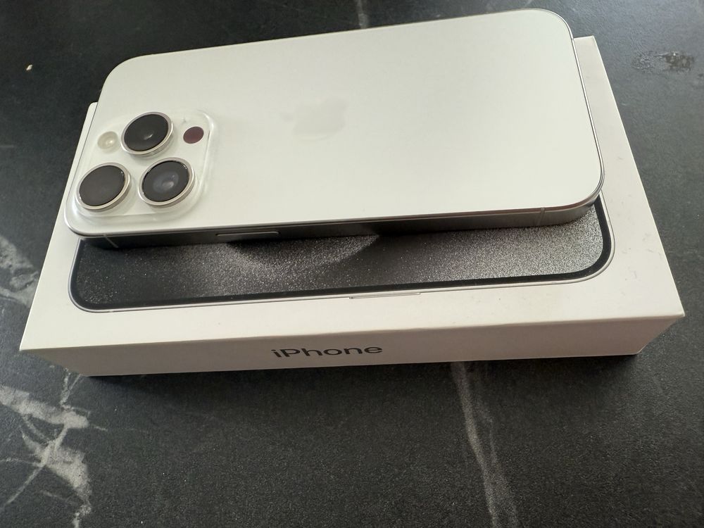 Iphone 15 pro 128 white titanium stan idealny zero rys szkło hartowane