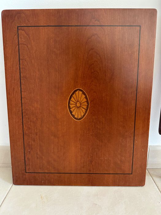 Mesa de apoio em cerejeira