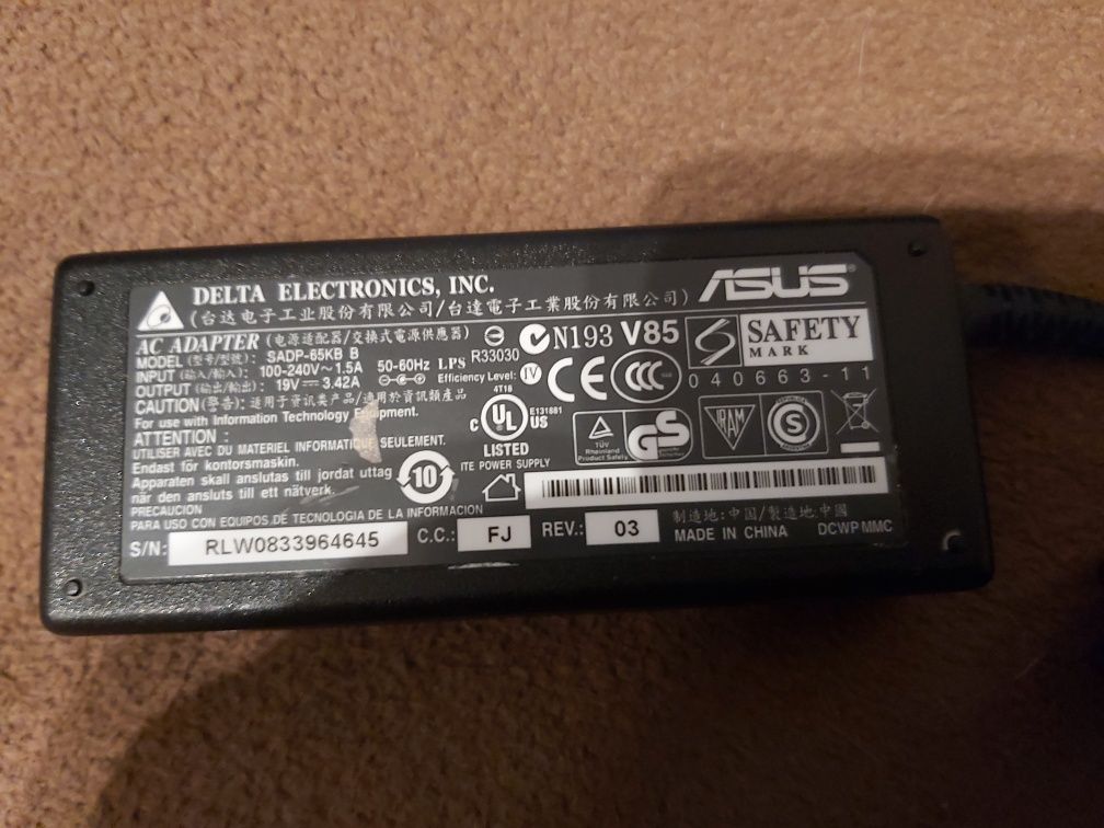 Zasilacz do laptopa ASUS  ale pasuje do różnych FUJITSU .itp