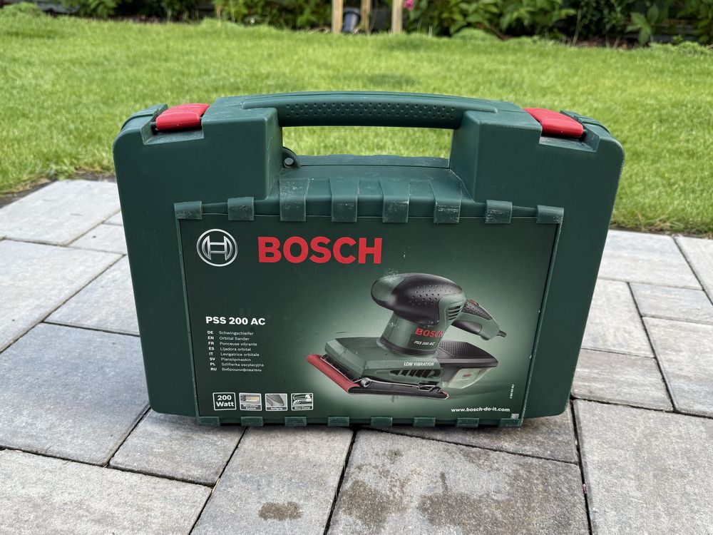 Szlifierka oscylacyjna Bosch PSS 200 AC + walizka