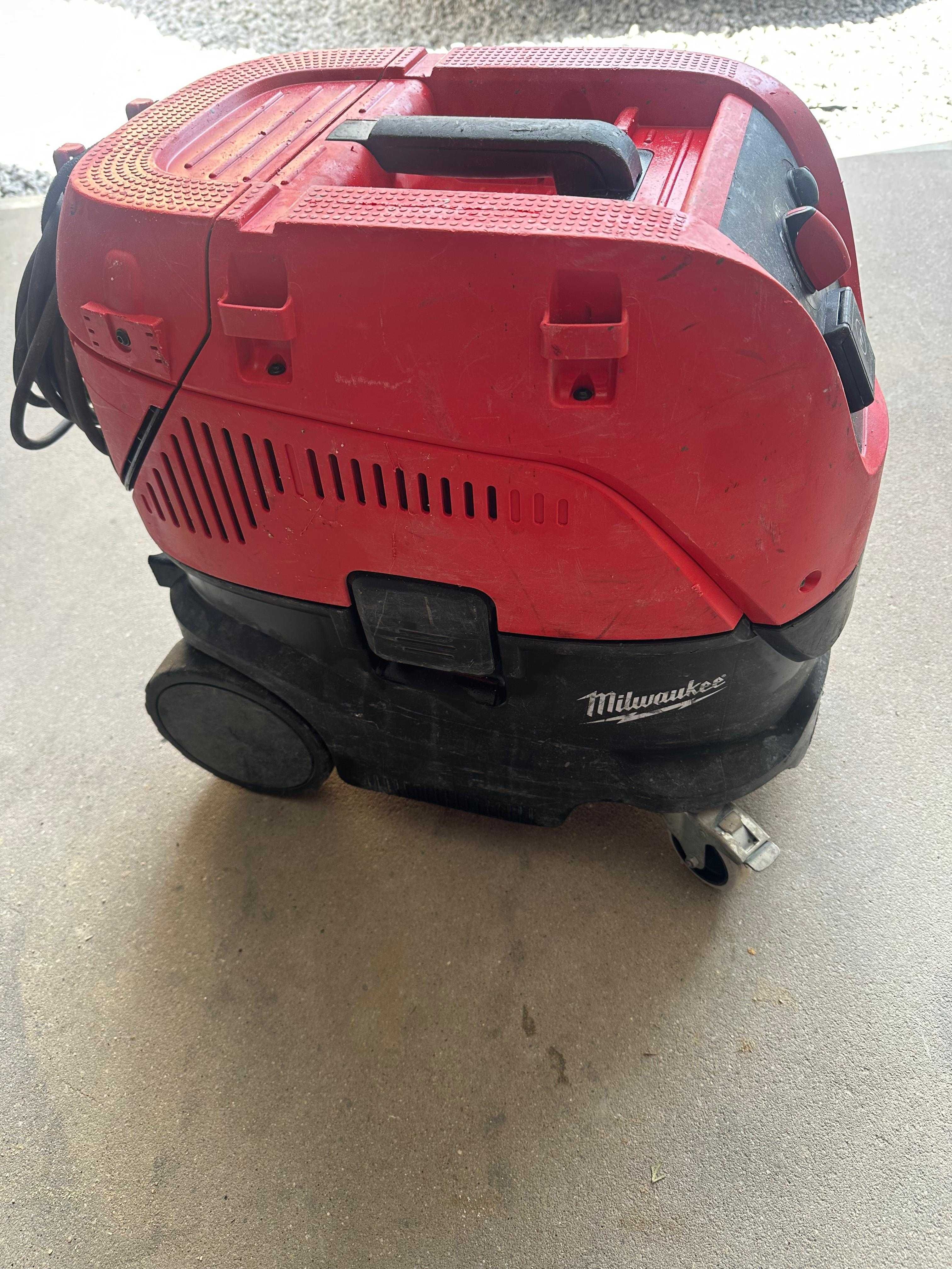 Odkurzacz budowlany MILWAUKEE AS-30 LAC