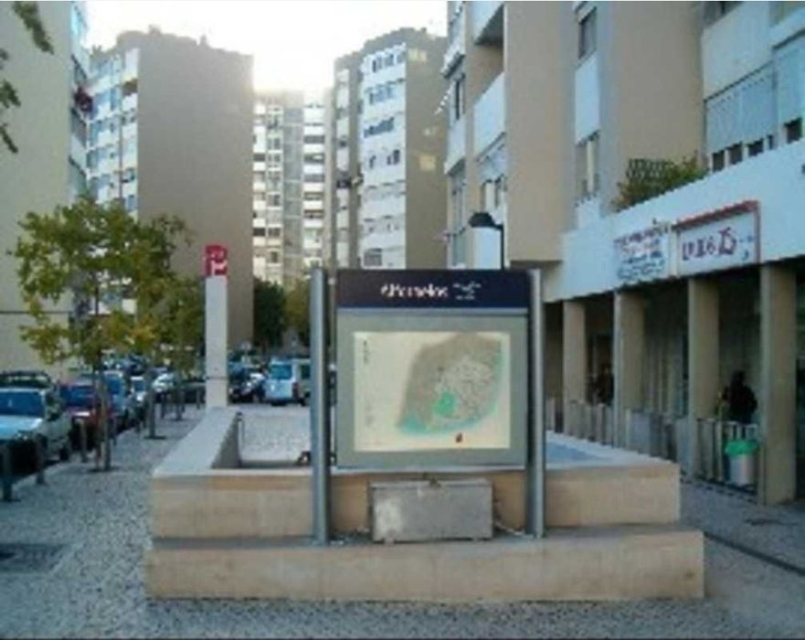 Quarto para alugar, com varanda, Linha Azul, Encosta do Sol