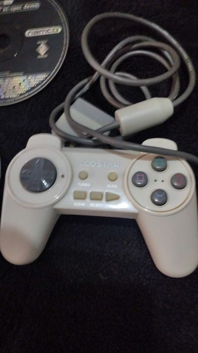 Comando mais 3 jogos para PlayStation 1.        15 euros tudo