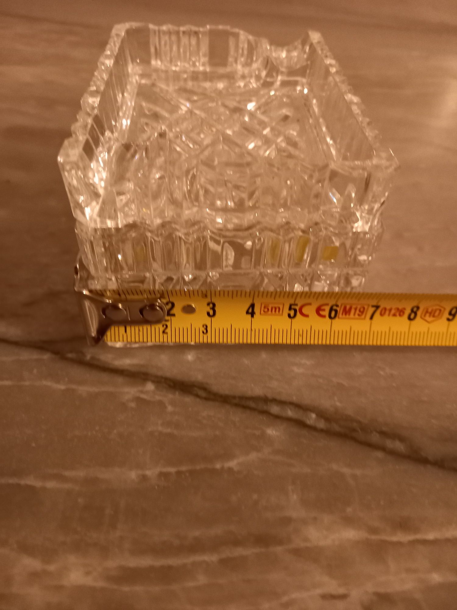 Krysztal pojemnik z przykrywka