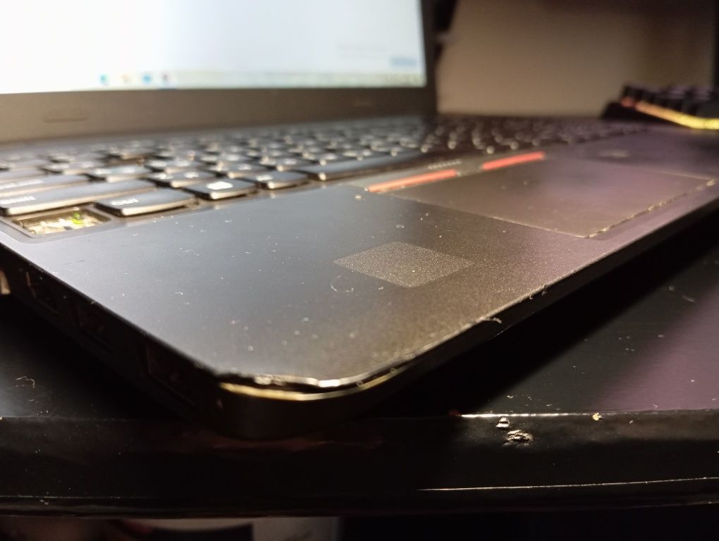Lenovo i7 6500u 16gb r7 m370