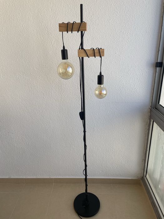 Candeeiro pé alto