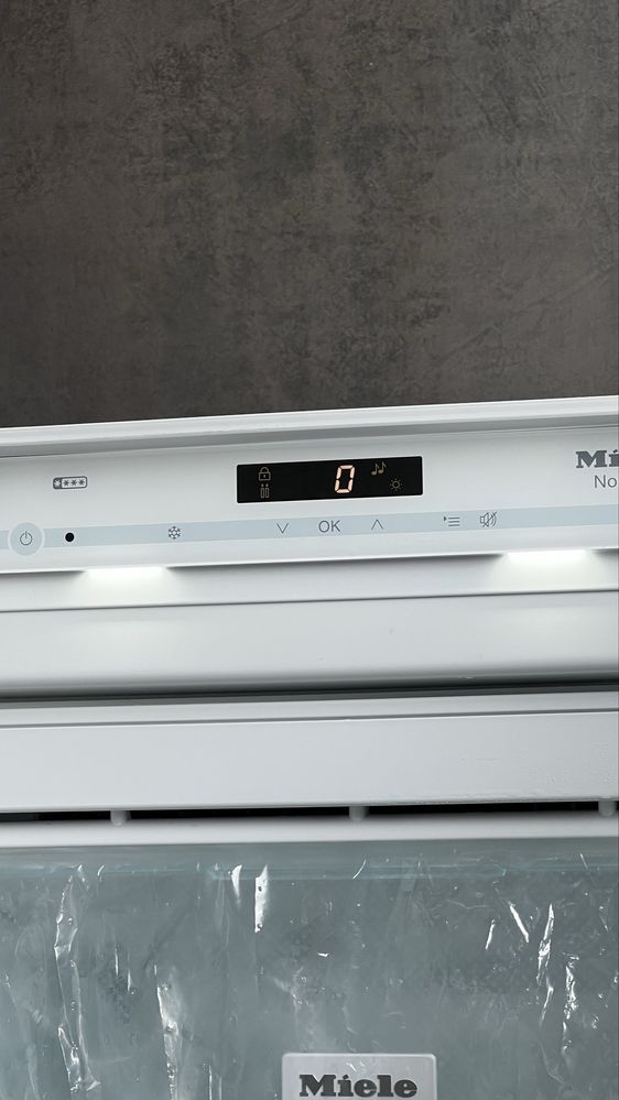НОВАЯ!!! Морозильная камера Miele FNS 35402 i NoFrost морозильна