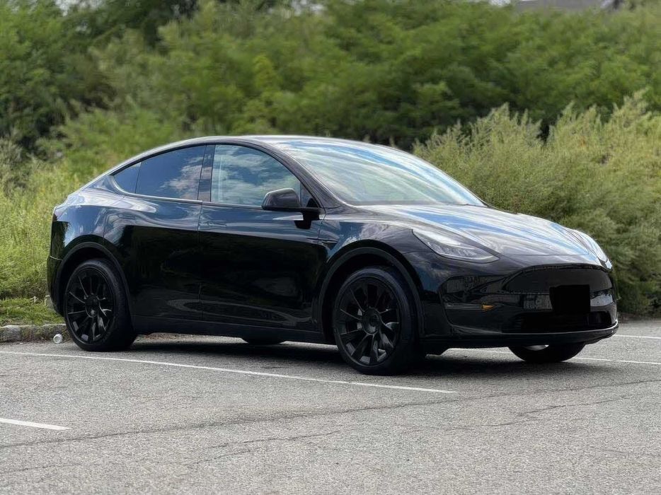 Tesla Model Y Long Range      2022