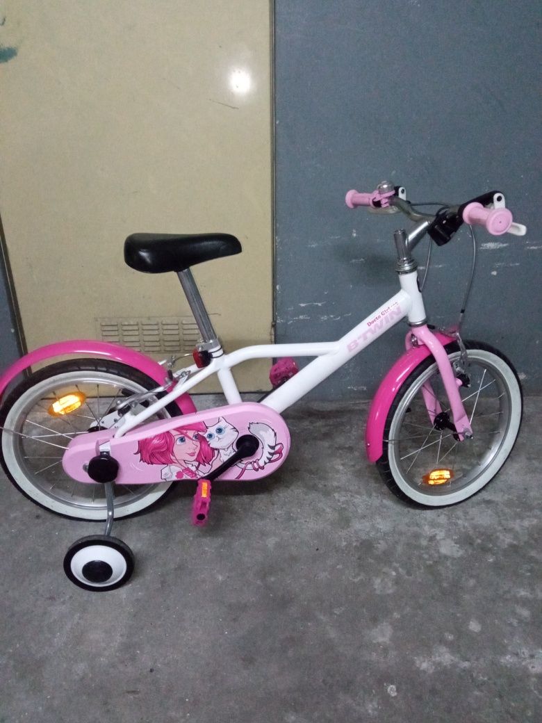 Vendo bicicleta de criança com capacete