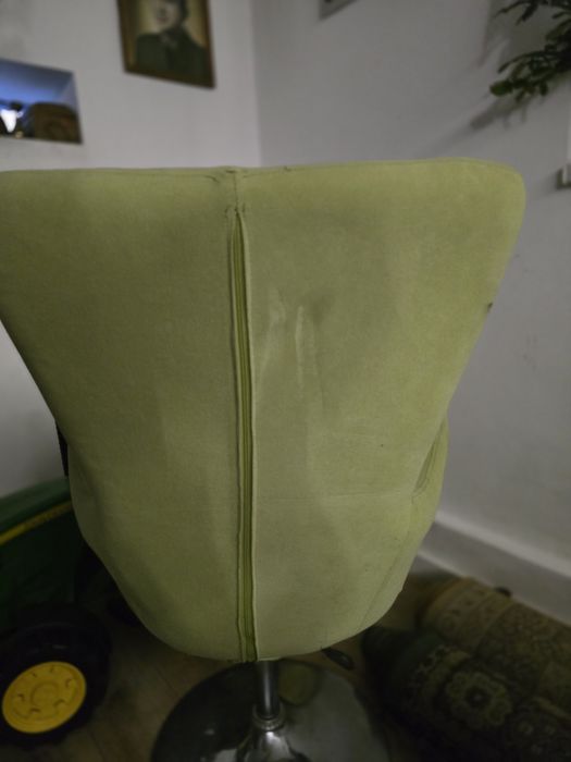 Fotel obrotowy zielony welur