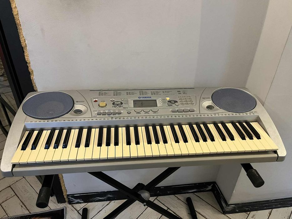 Keyboard yamaha psr275