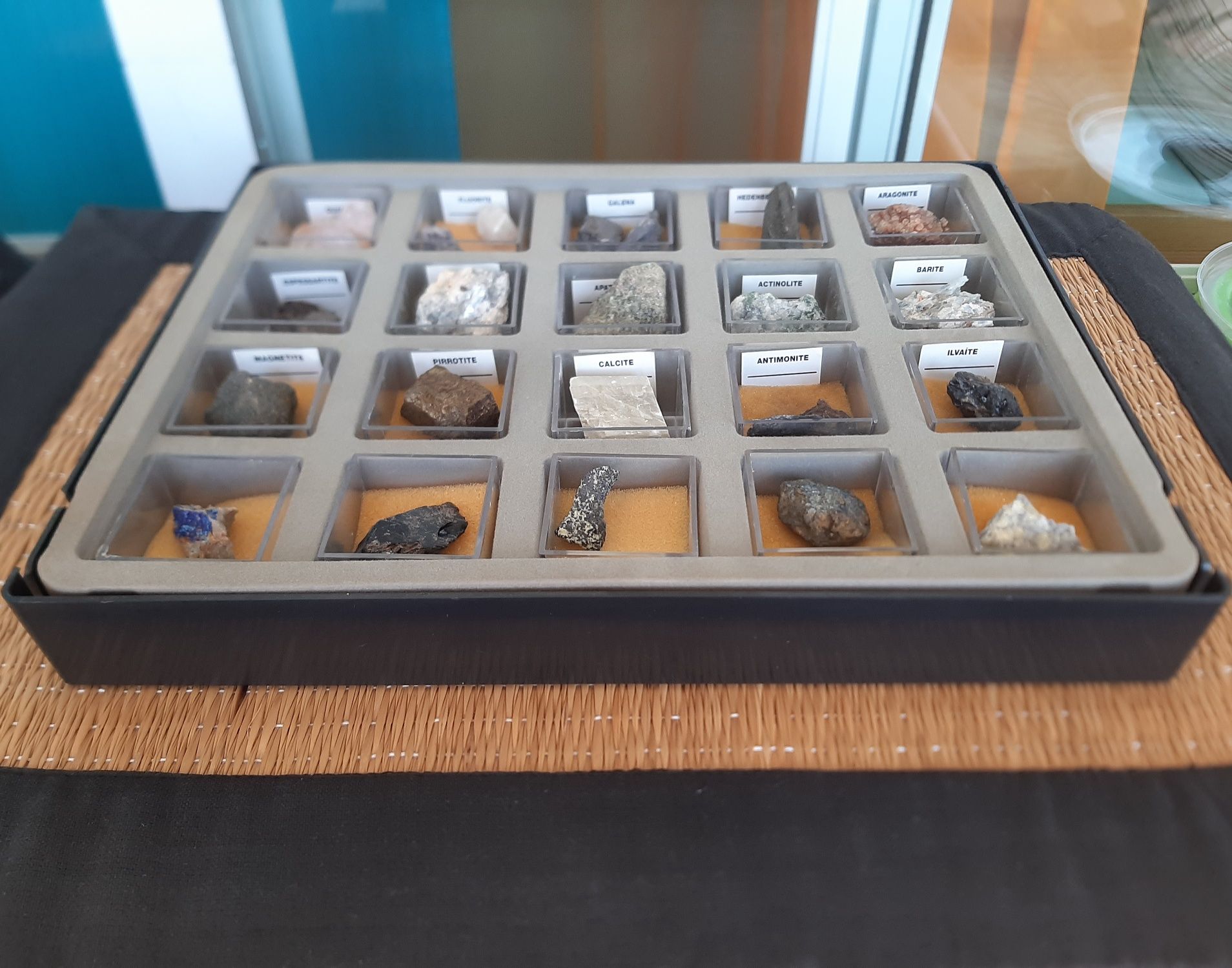Coleção "Minerais e Pedras Preciosas" - Planeta DeAgostini