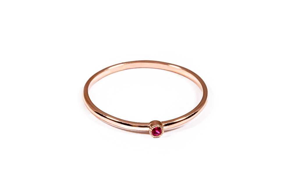 Кольцо из красного золота с рубином