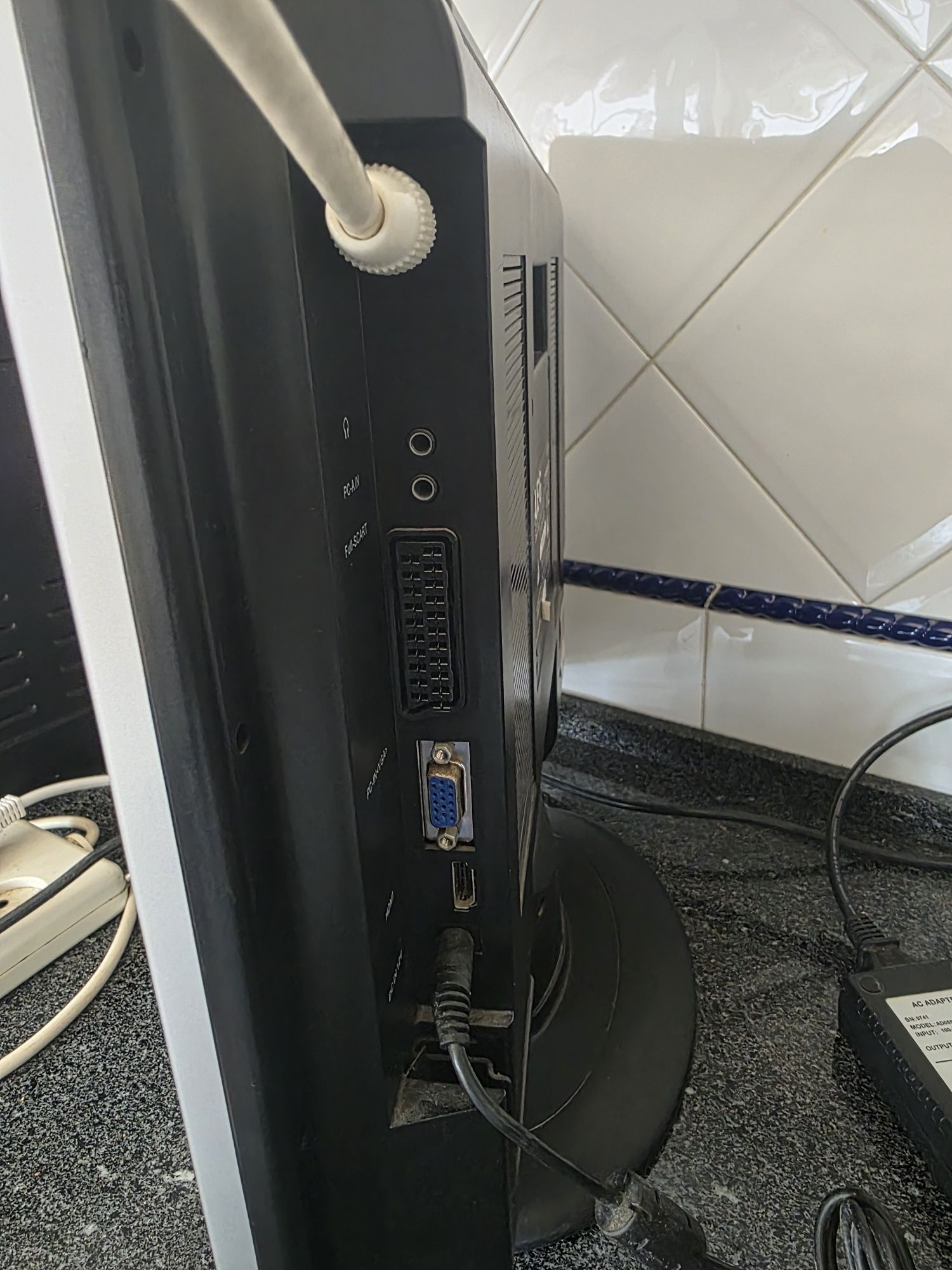 Tv lcd AEG a funcionar