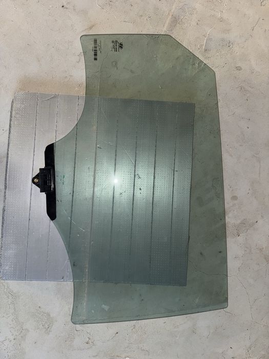 скло дверей заднє праве hyundai tacson 2019