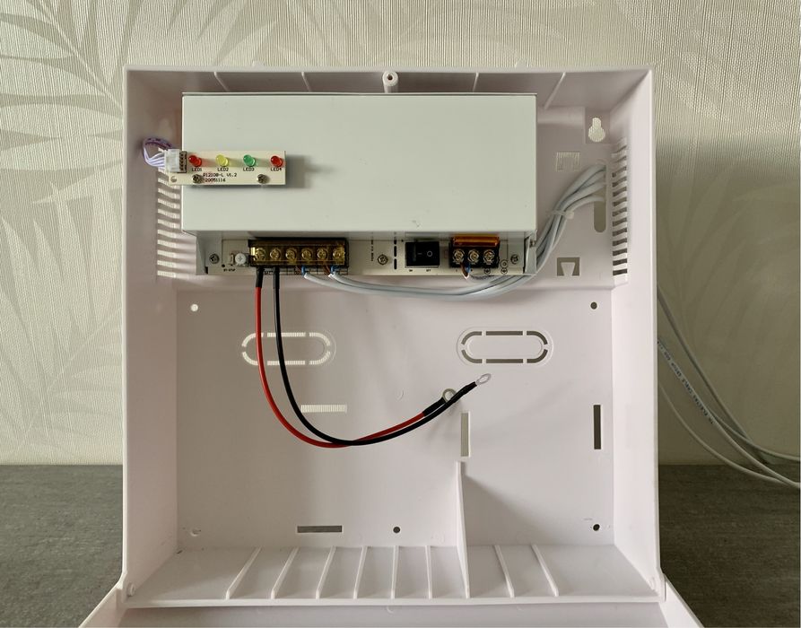 Бесперебойник 12В под 18Ач ИБП для роутера видеонаблюдения BBGP-1210