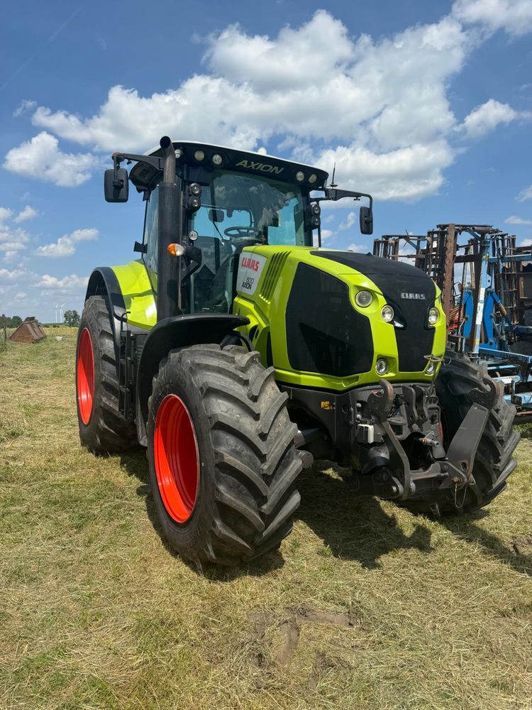 Ciągnik Claas axion 800