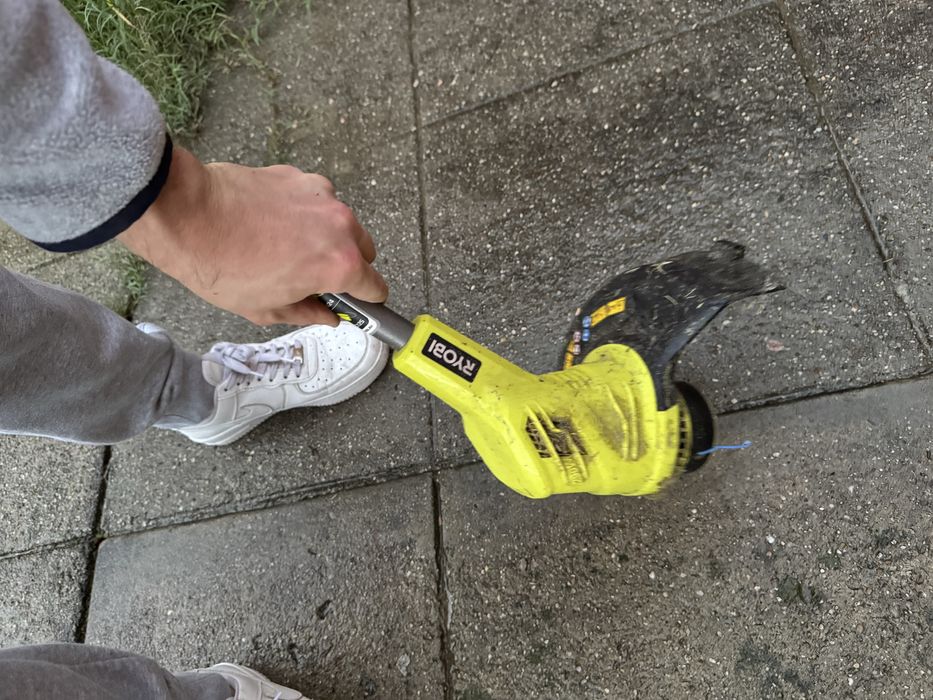 Aparador eletrico Ryobi 350W 25cm