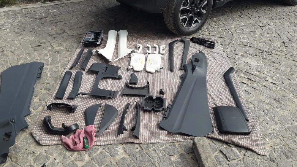 Пластик салона , обшивка, консоль, підлокотник, Ford Edge, карти двере