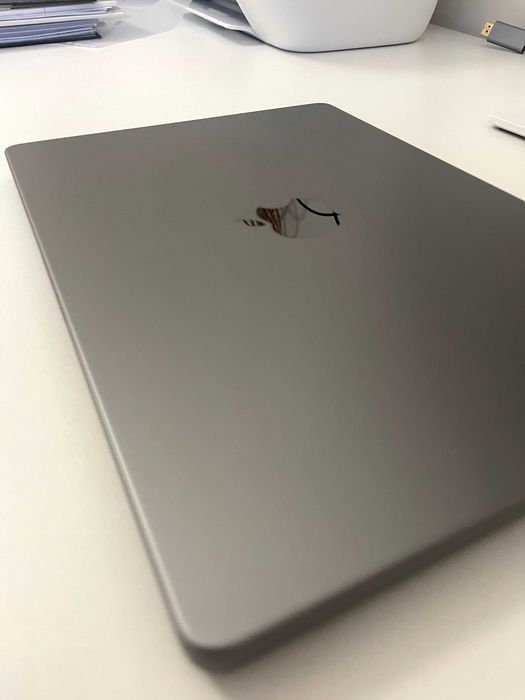 Apple MacBook Pro 14" M1 Pro – 16GB RAM / 512GB SSD – Stan IDEALNY