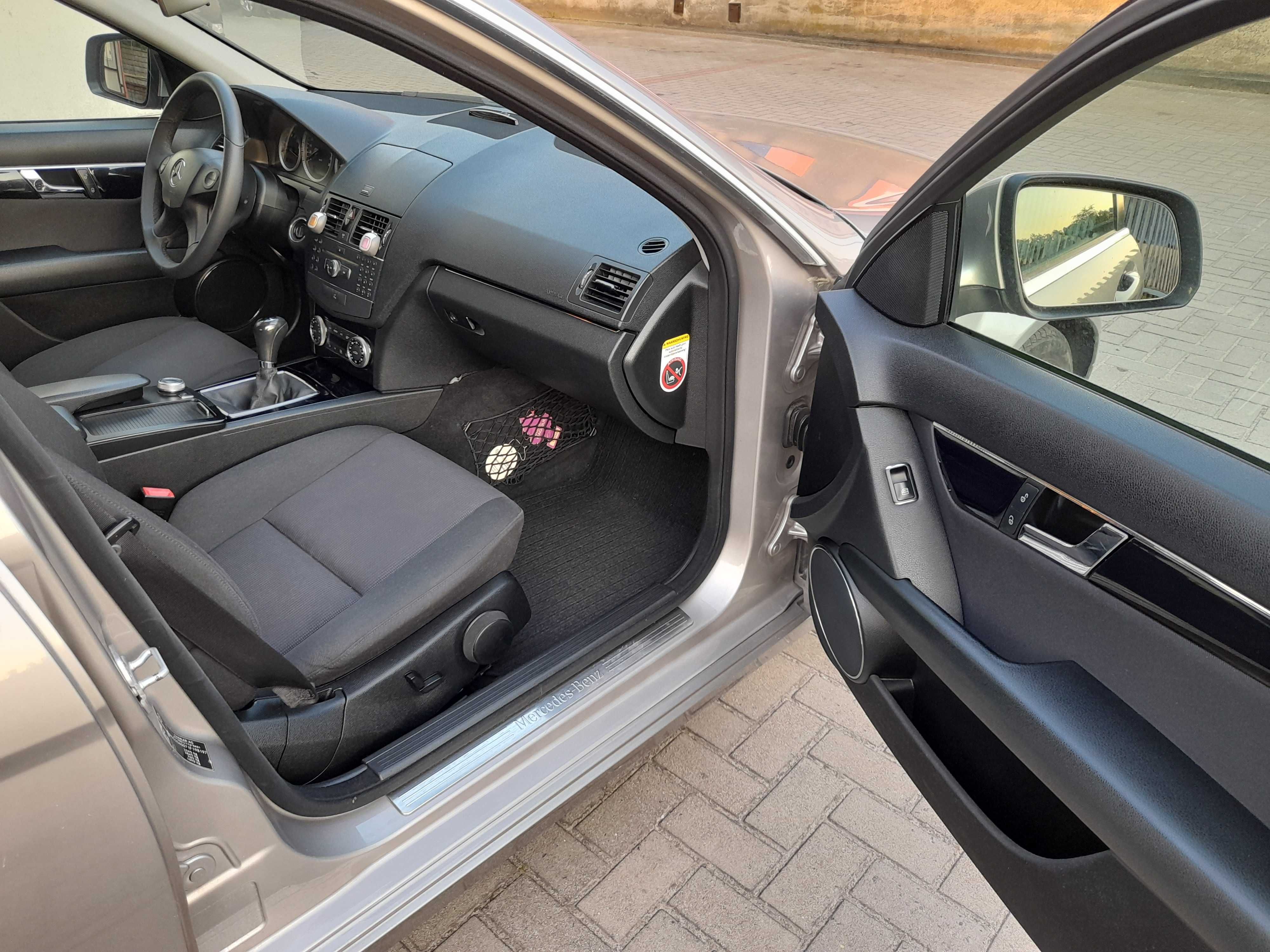 Mercedes C200 2.2CDI 136KM W204 zarejestrowany ważne opłaty OM646
