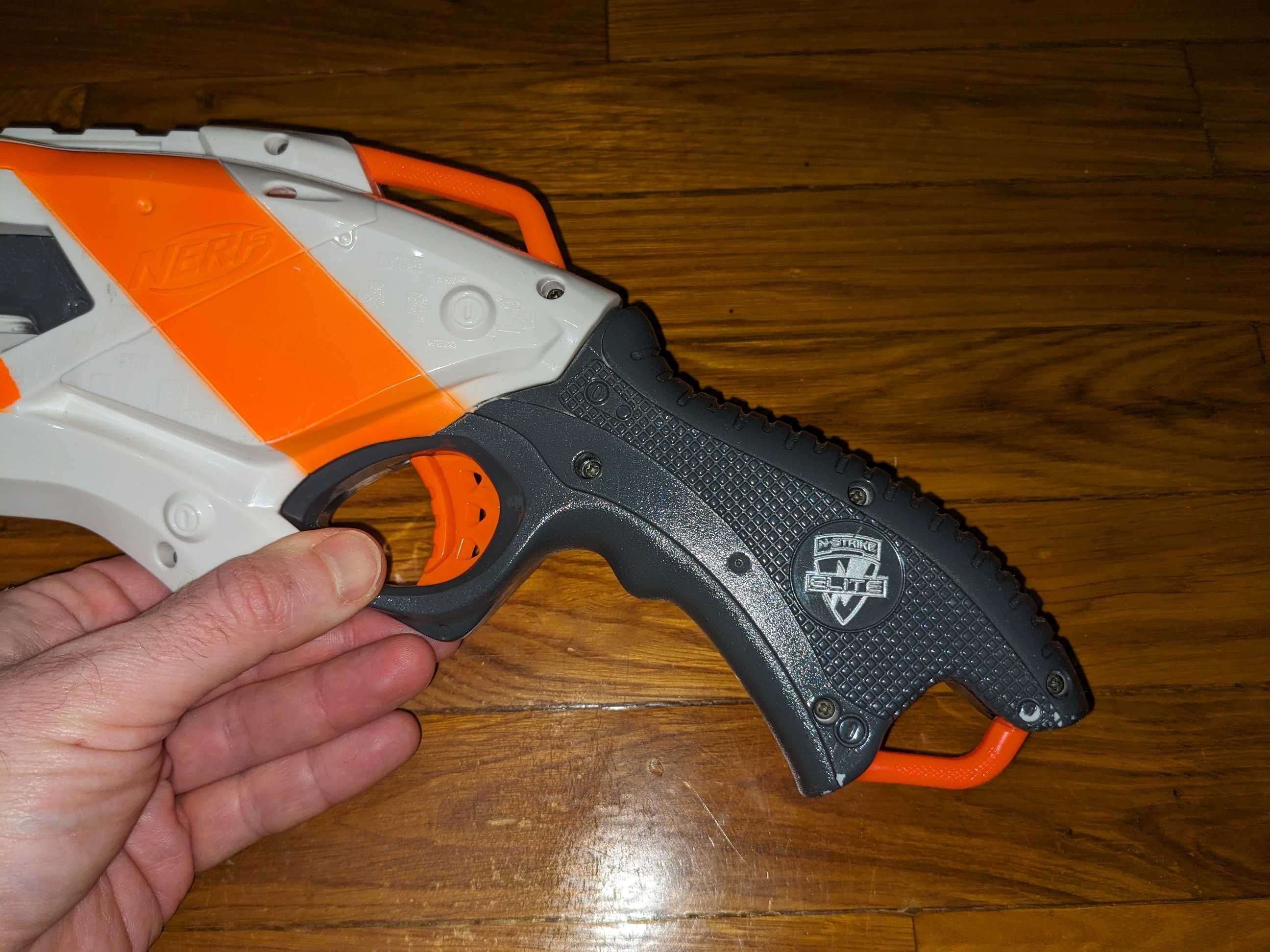 Бластер Nerf Elite Roughcut 2x4 в ідеальному стані з патронами 8шт