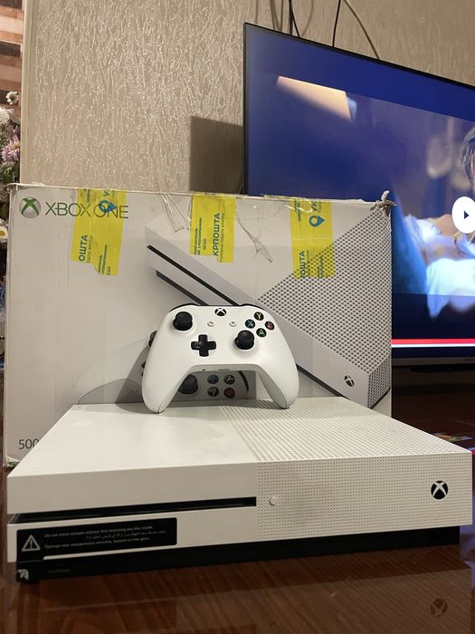 Продам Xbox One S 1 tb