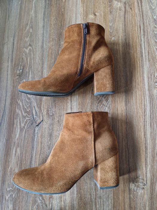 Brązowe welurowe botki Ryłko, r. 40