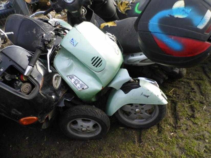 PIAGGIO VESPA GTS 125 silnik czesci lagi stelaż krawat chłodnic gaźnik