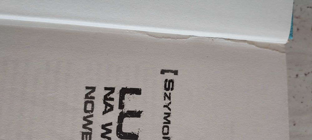 Książka Szymona Hołowni "Ludzie na walizkach. Nowe historie"