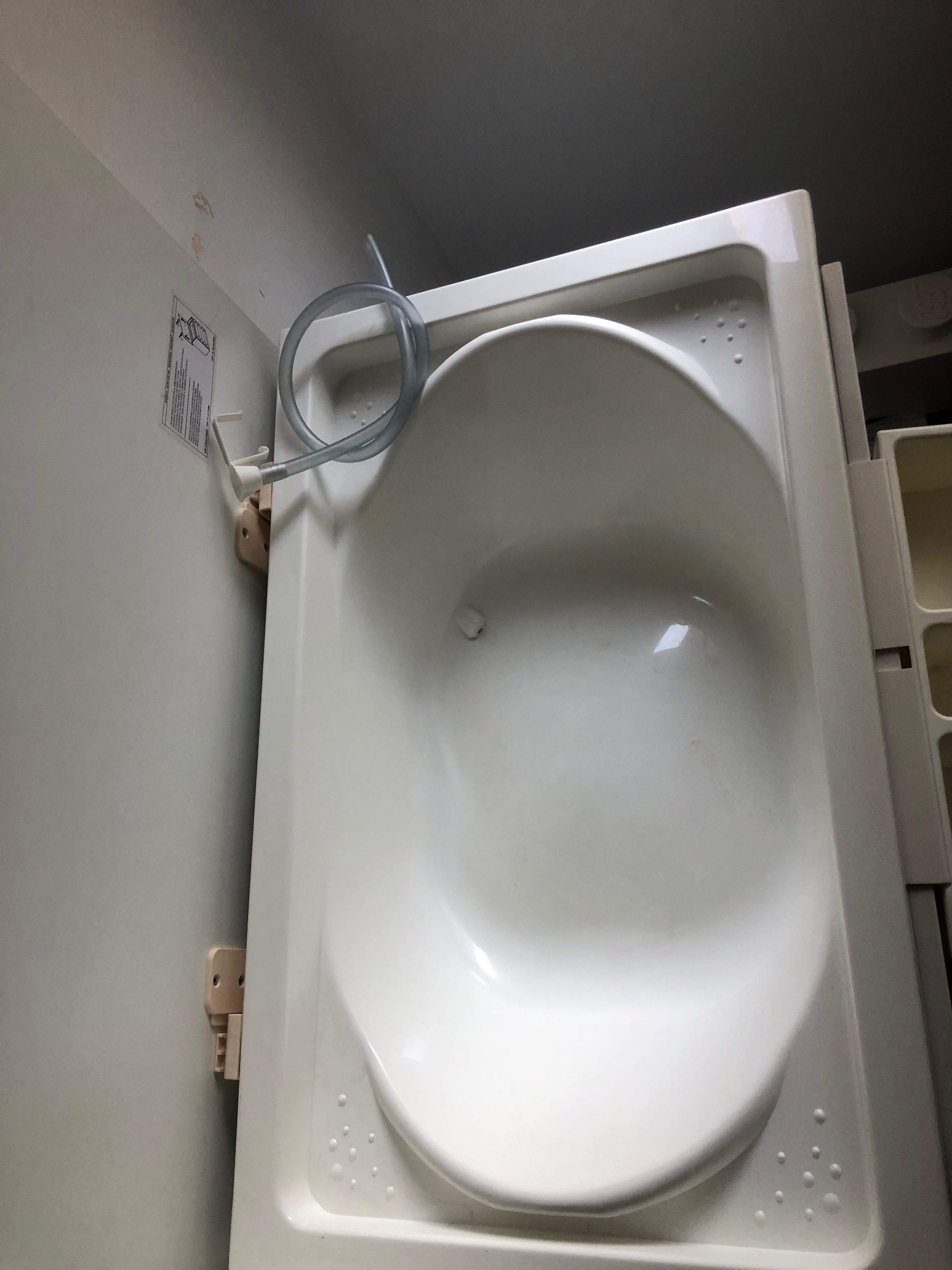 Cómoda bebé marca Micuna com banho