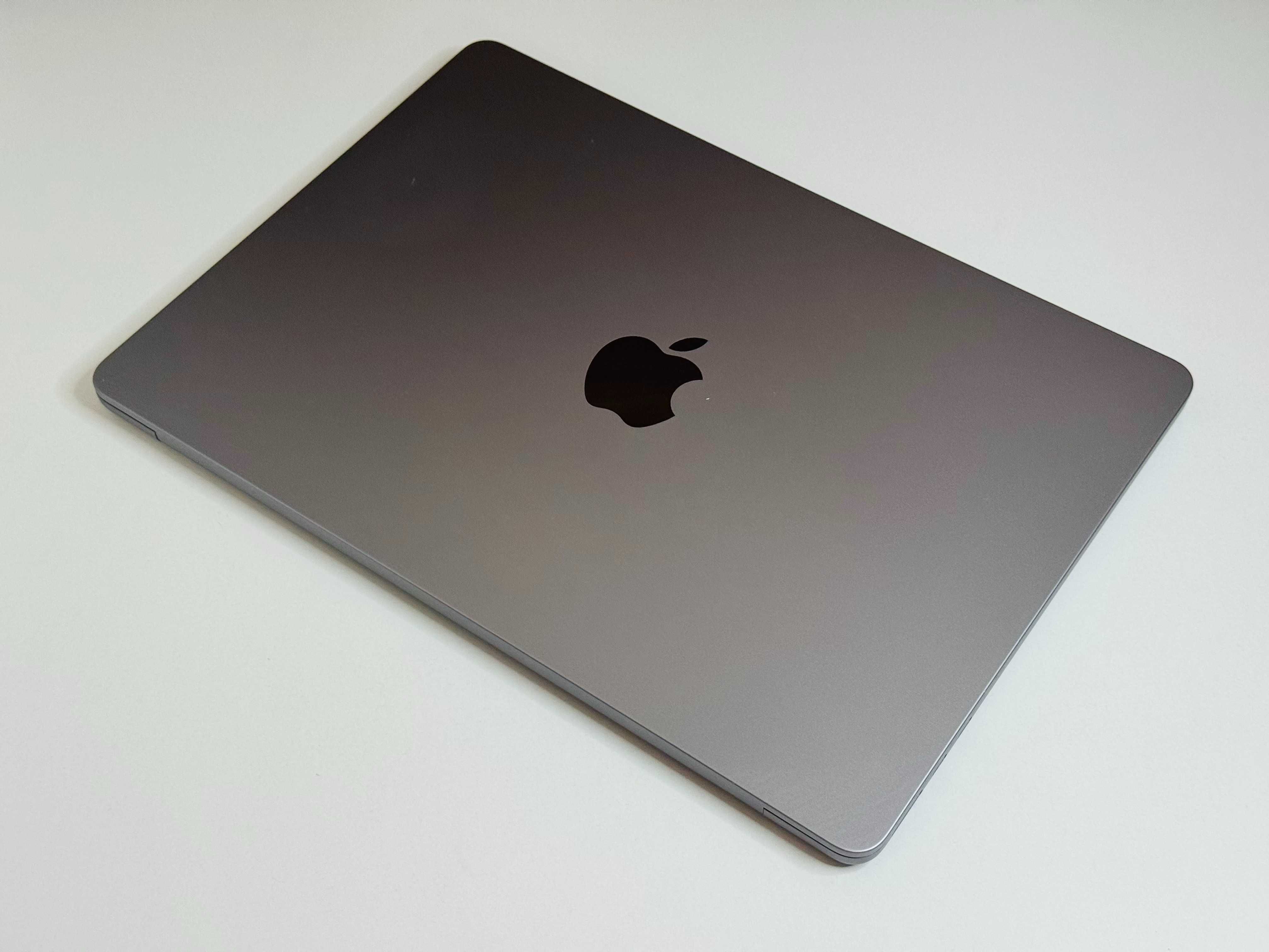 MacBook Air 13 2022 M1 100% Kondycji 8GB RAM 256GB SSD