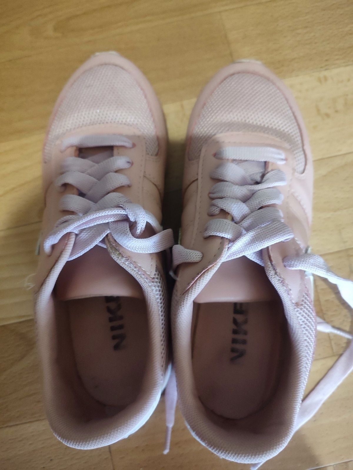 Розовые кроссовки на девочку 35р nike