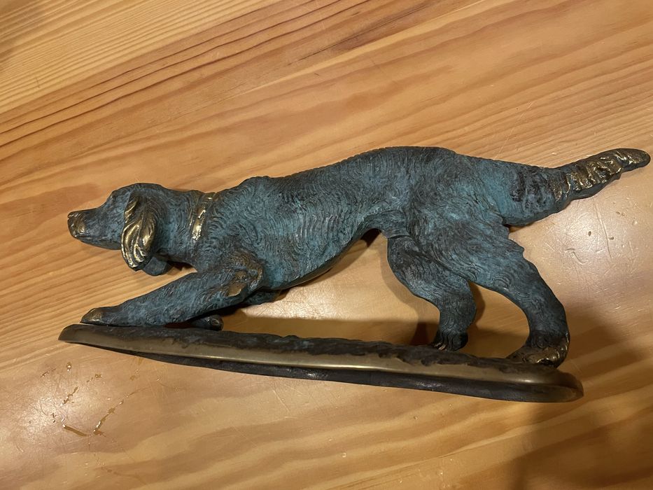 Escultura de cão setter em bronze