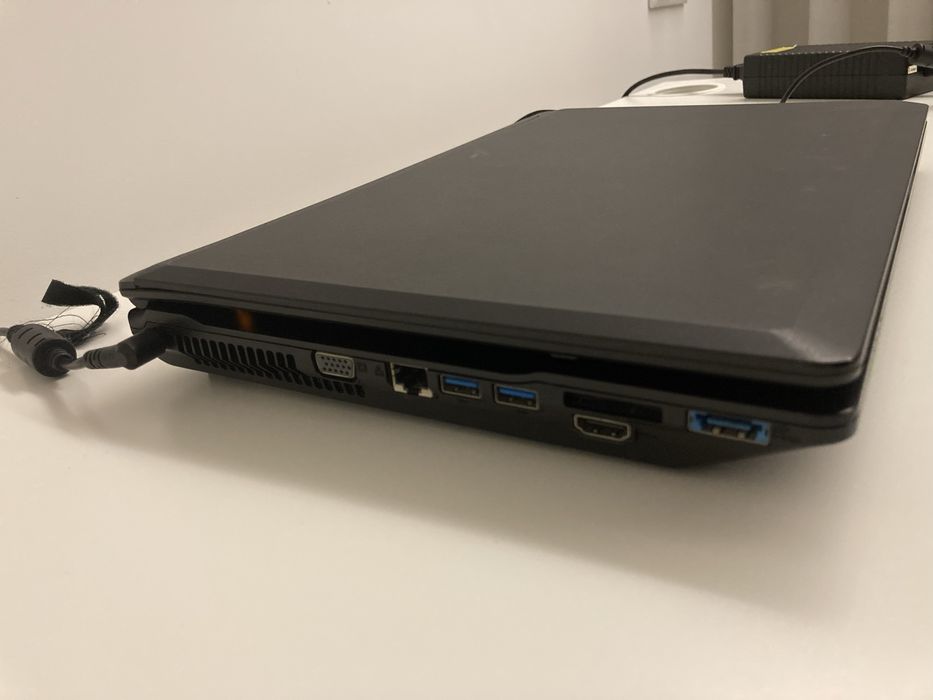 Portatil Clevo w150er