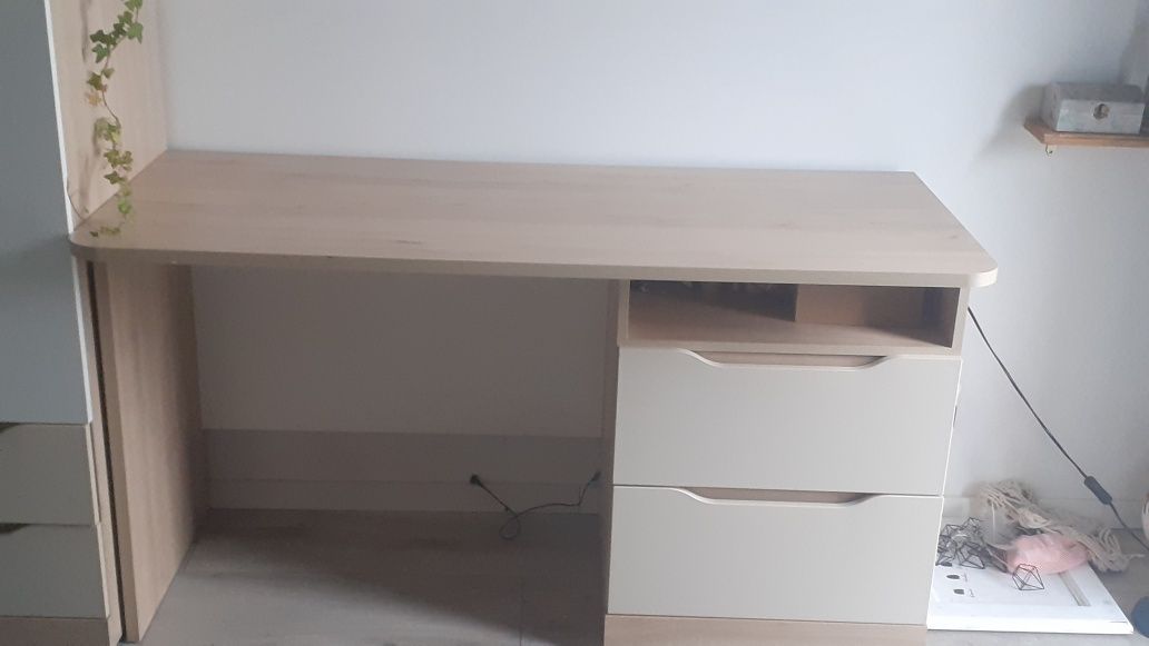 Szerokie, duże  biurko