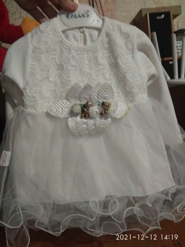 Белоснежное платье для новорожденных