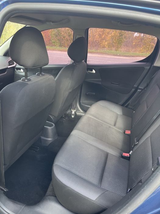 Автомобіль Пежо 207