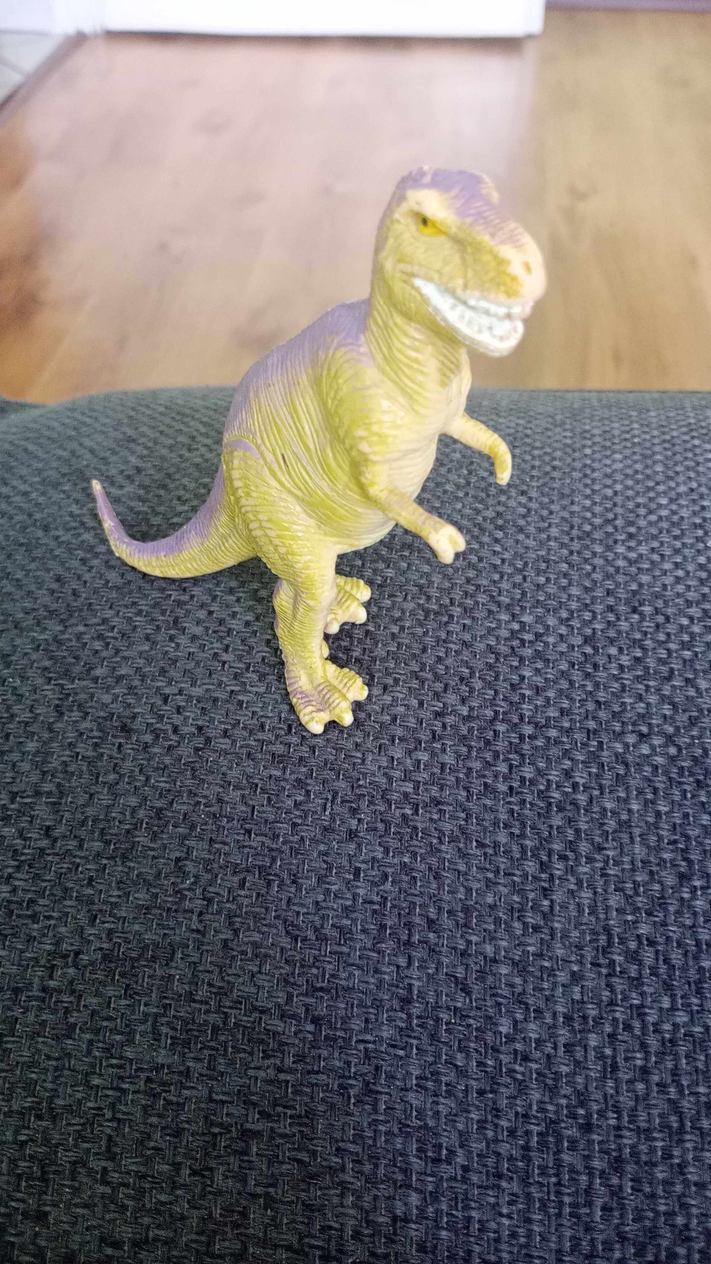 Figurki dinozaury.