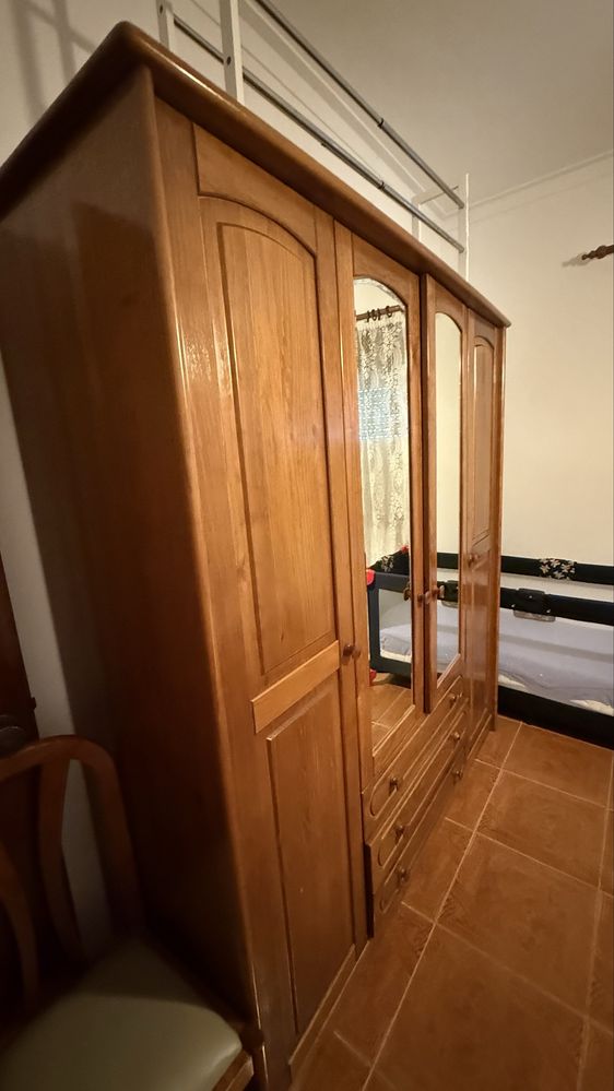Aluga se quarto em moradia, para senhoras apenas