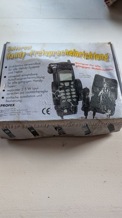 Uniwersalny zestaw głośnomówiący do samochodu retro